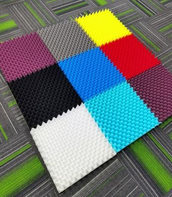 オフィスビル 隔音 高密度3Dピラミッド形の音響パネル