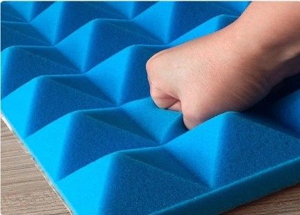 オフィスビルにおける現代的なデザインスタイルのための多目的音響隔離綿
