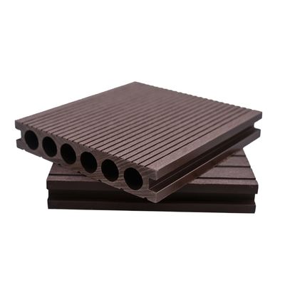 ホテルのバルコニー ホロー 木とプラスチック複合床 近代的なデザインと材料