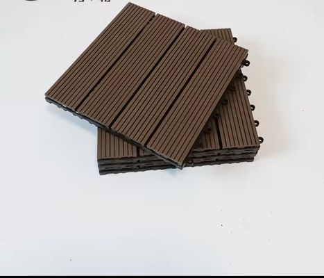 テラス 木 プラスチック コンポジット コーヒー WPC 300*300mm 床タイル 滑らかな屋外庭園