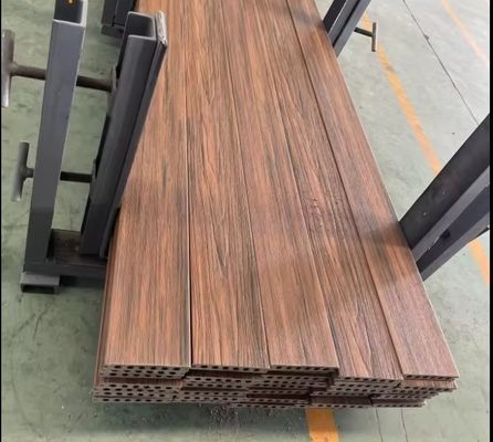 異なるサイズのための屋外滑らかな木製プラスチックテラス床 プールデッキ